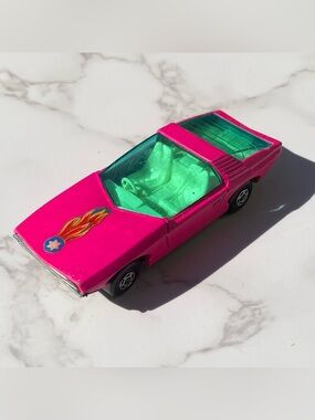 Vintage 1971 Matchbox Lesney Superfast No. 40 Vauxhall Guildsman Pink